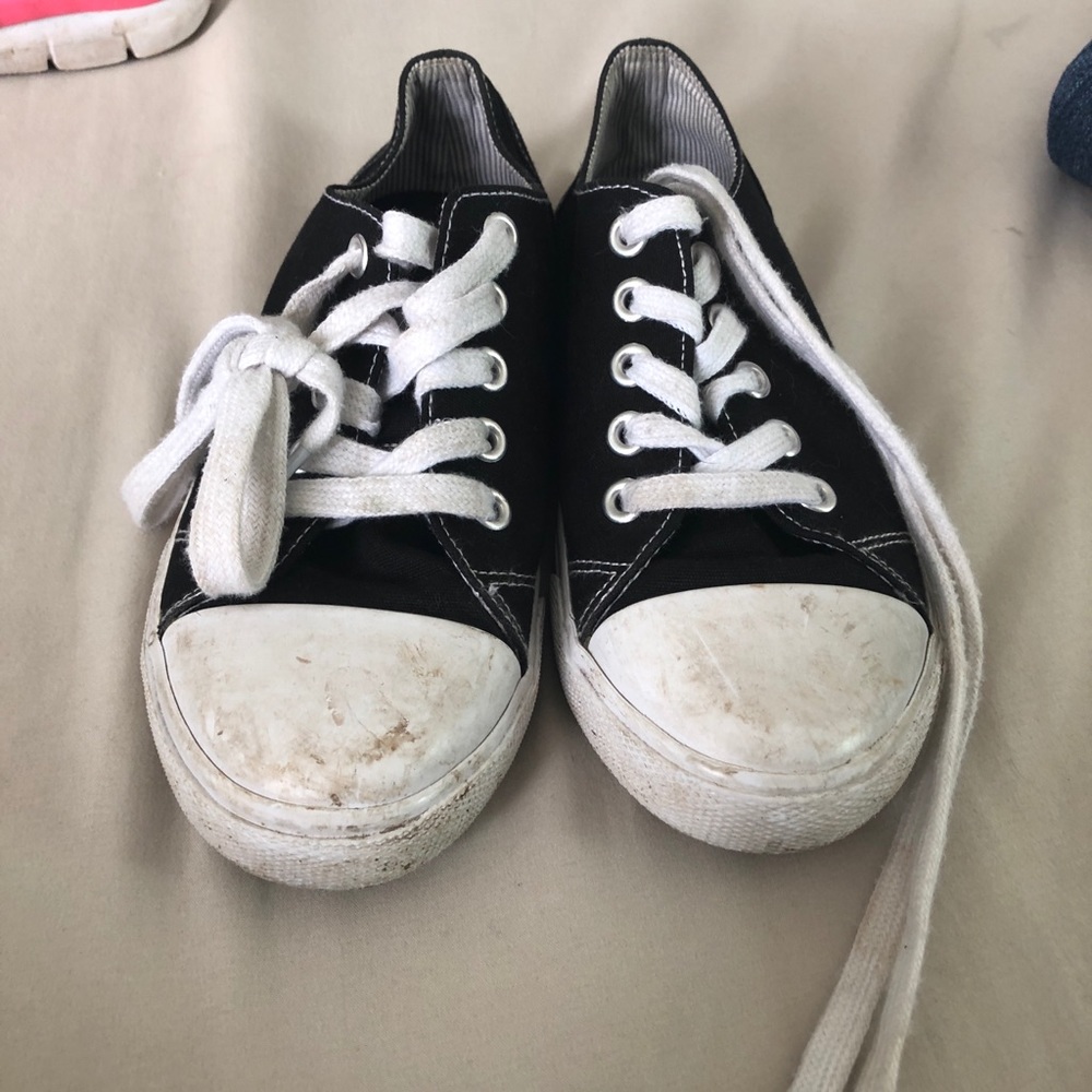 Cat and jack shoes. Girls size 1